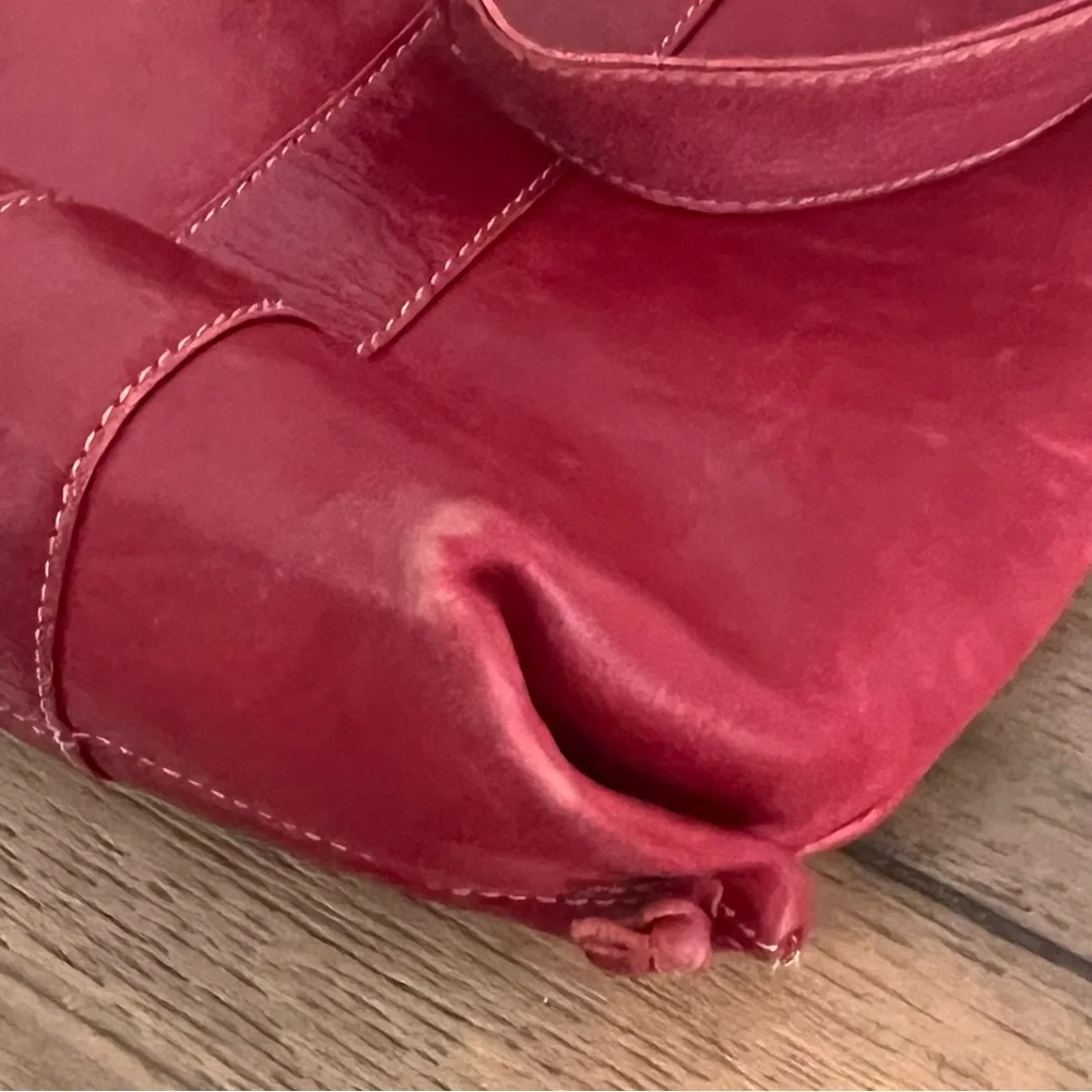 N/A red leather